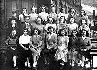 Gateside School 1946 Mary Gibson top right.jpg