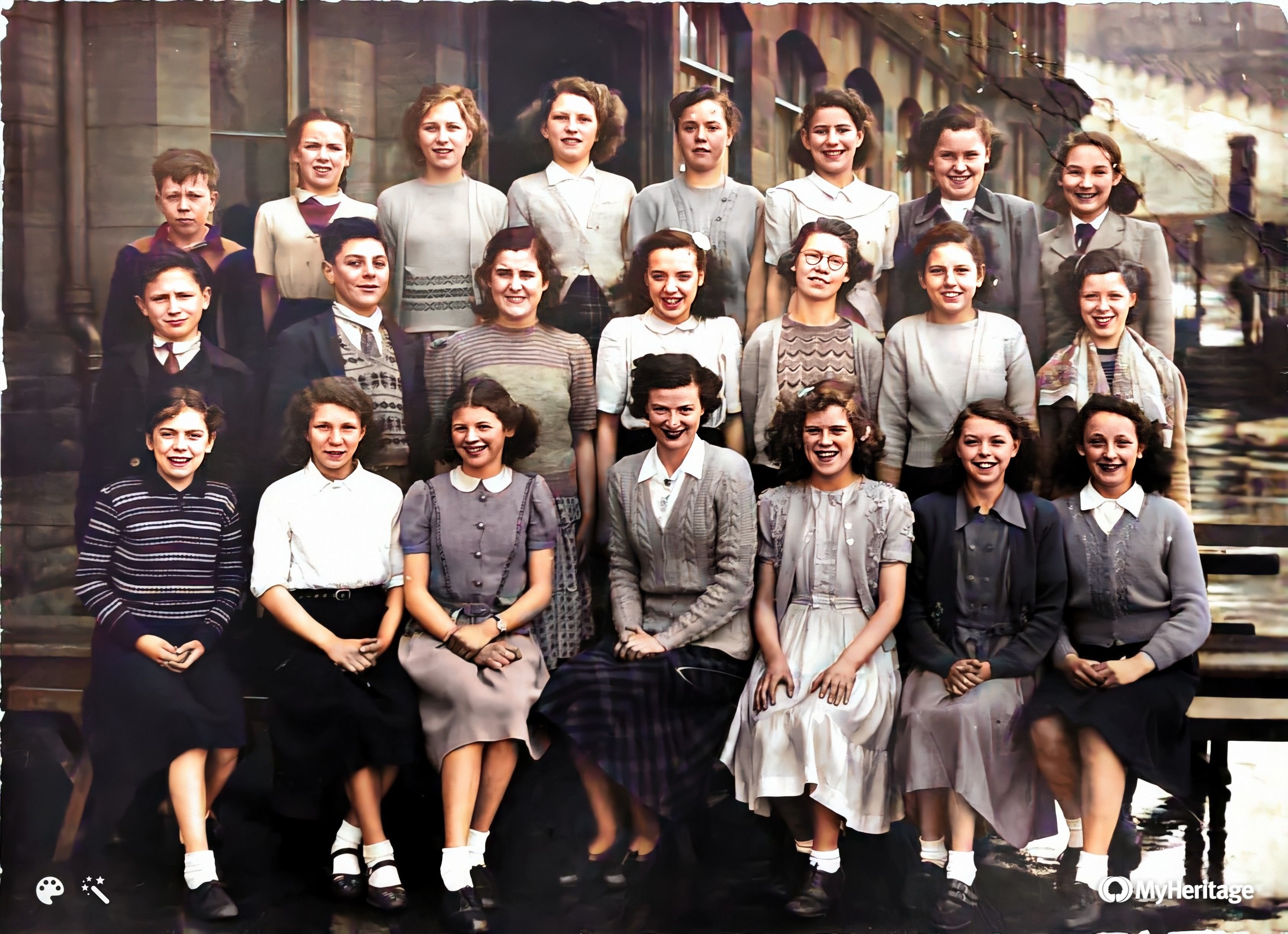 Gateside School 1946 Mary Gibson top right.jpg (1109818 bytes)