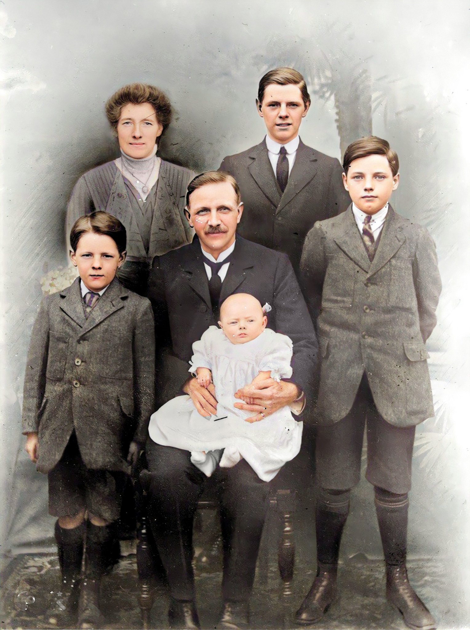 Family group.jpg (334712 bytes)