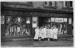 tn_Bill Cameron and staff Cambuslang Coop Grocery 1928.jpg (4734 bytes)