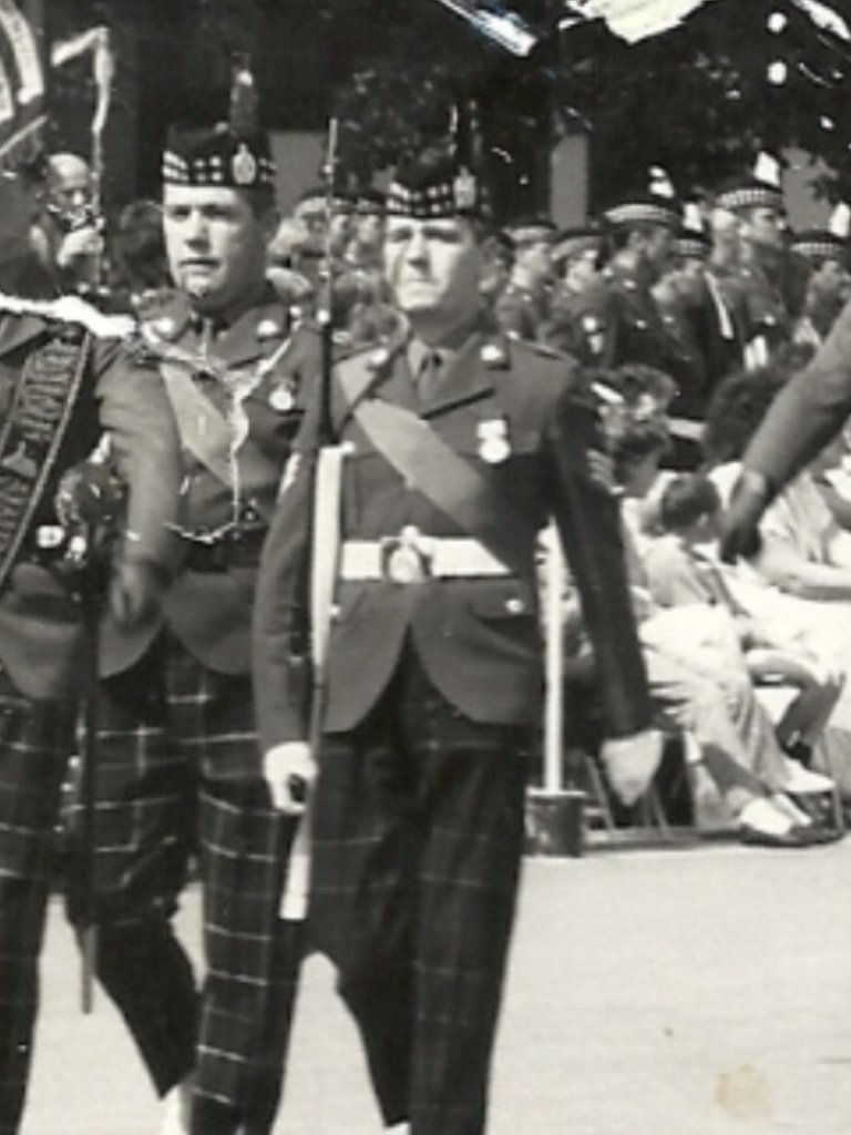 2 soldiers Marching.jpg (95695 bytes)