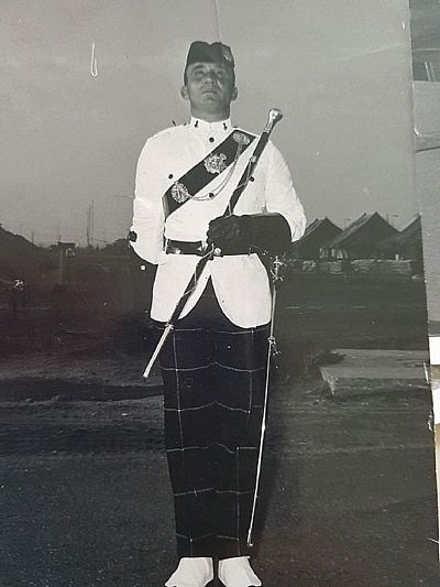 tn_Drum Major McDonald.jpg (34693 bytes)