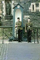 tn_Edinburgh Castle 1.jpg (11354 bytes)