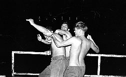 tn_14.jpg (9096 bytes)